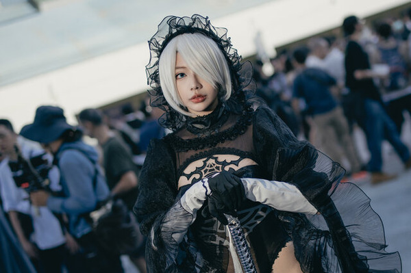 [cosplay]-a-taiwanese-beauty’s-bewitching-bride-appearance-in-“nier:-automata”-2b!-i-feel-like-i’m-going-to-be-sucked-in-by-that-expression-[6-photos]