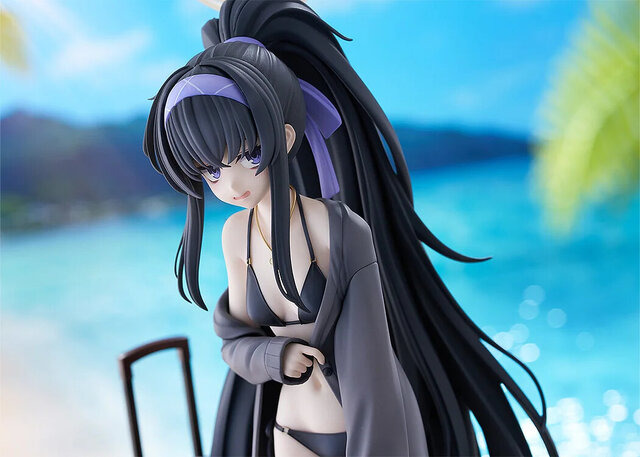 It's cute how she looks confused in a black bikini... ``Ui'' from ``Buruaka'' is now a 1/7 scale figure - optional parts such as glasses and an awkward smile are also included.