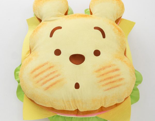 “disney”-pooh-puts-on-an-extra-large-sandwich-shaped-cushion-♪-it-has-an-overwhelming-presence-and-cuteness